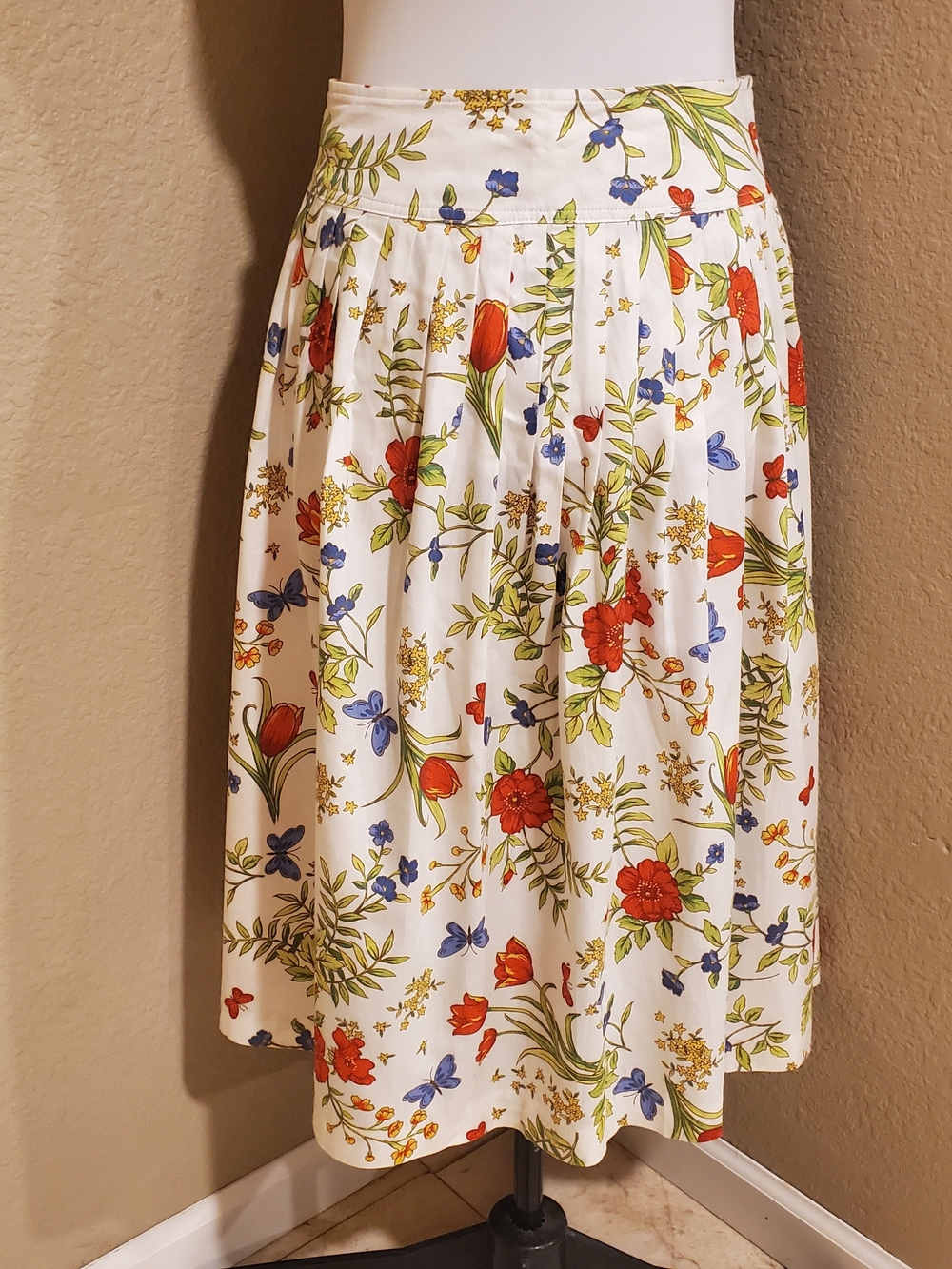 Willi Smith White Floral Circle Skirt with Red, Blue & Green Print